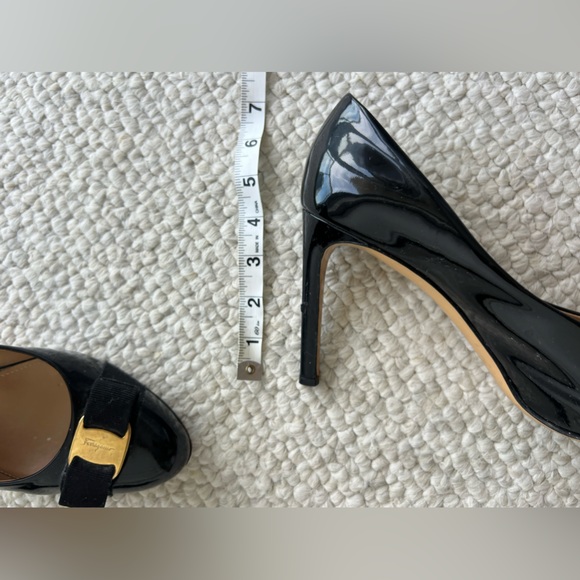 Salvatore Ferragamo Vara Bow Patent Pumps Sz 8.5 - Picture 10 of 12